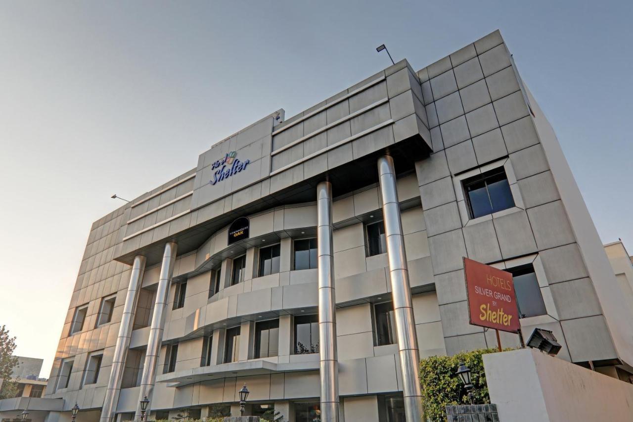 Townhouse Oak Hotel Shelter Lucknow Exterior photo